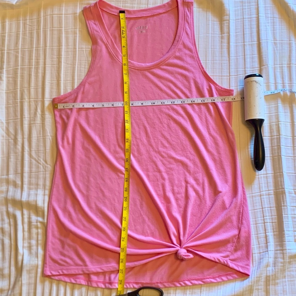 💪🥇 Bundle of 2 Items: AE The Hugger Sports Bra & Pink Exercise Top 🏋️🏃‍♀️ - Picture 12 of 13